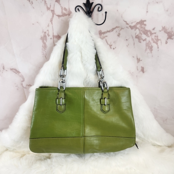 Coach "Chelsea" Green Leather Bag. - Picture 2 of 15